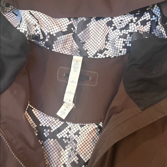 Lululemon Definitely Raining Jacket - Picture 12 of 14